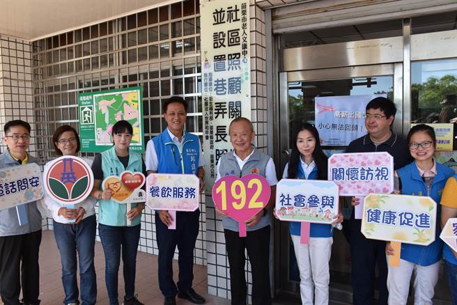 苗栗县长徐耀昌26日主持第193个关怀据点大同站揭牌启用仪式。（谢明俊摄）