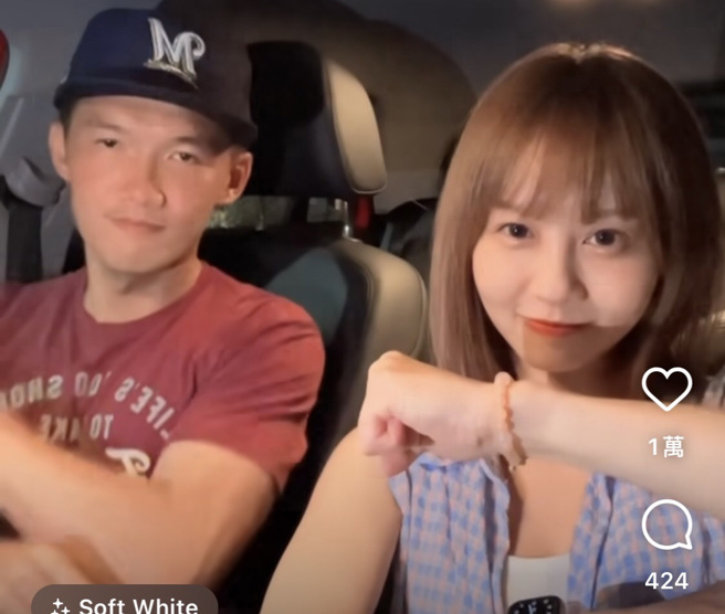 台南Josh在IG高調合體啦啦隊正妹。(翻攝Instagram)
