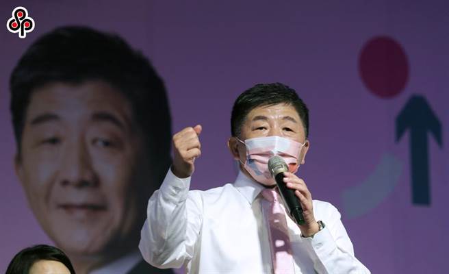 近来民进党参选人陈时中不敢公布高端疫苗价格屡遭质疑。（本报资料照片）