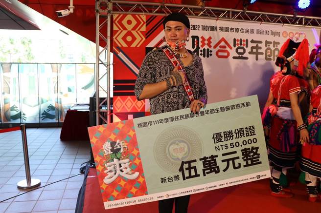 吴豪挺创作的歌曲〈Cecay a mihecaan 一年一度〉获选桃园原住民族联合丰年节首支年度主题曲。（蔡明亘摄）