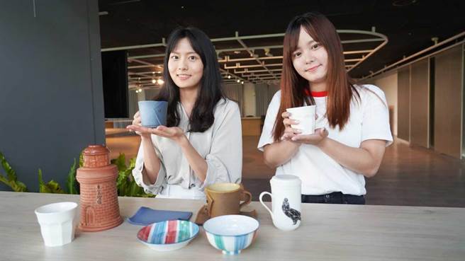 鶯歌陶瓷產業二代接班青年舉行「2022鶯歌產地開放日」，轄內的新旺集瓷、傑作陶藝、陶聚、新太源、安達窯、台華窯6家在地青年陶瓷業者，聯合申請經濟部中小企業處城鄉創生轉型輔導計畫(SBTR)，花費2年籌備，協助陶瓷廠轉型。（新北市經發局提供）