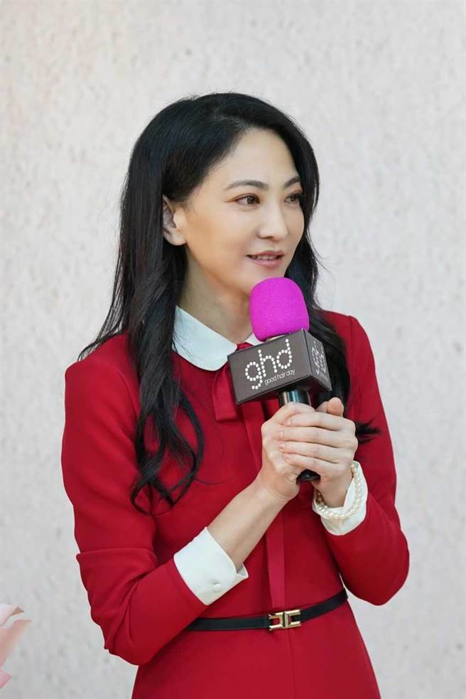 知名髮型師吳依霖近日受國際知名品牌蘭蔻及ghd之邀，出席公益講座。（喜鵲娛樂提供）