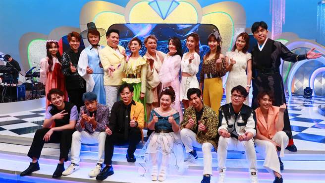 《我爱冰冰Show》本周特别企划「卡拉爱金曲欢乐歌友会」。（中视提供）