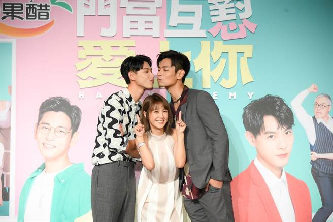 連晨翔（左起）大元、楊子儀出席最新戲劇首映會。（三立提供）