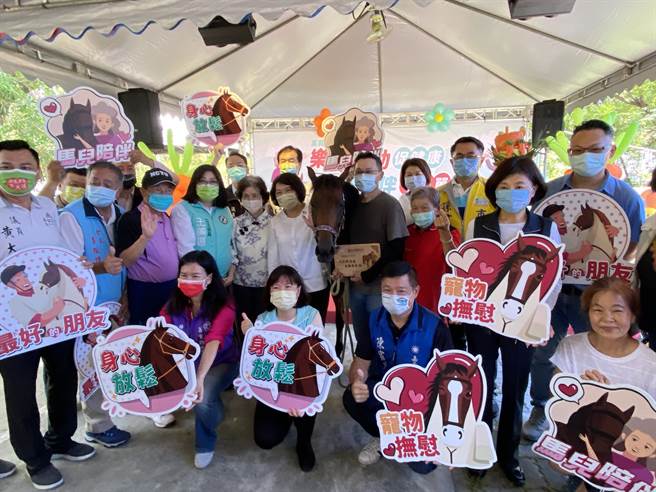 嘉义市卫生局办理乐龄运动促健康，促长辈运动乐活。（廖素慧摄）