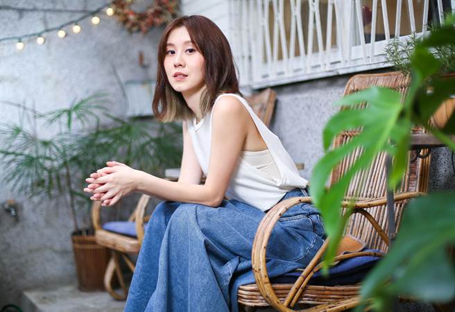 白安暌违3年半推出新专辑《没有人写歌给你过吧》。（陈俊吉摄）