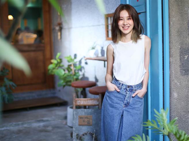 白安外型甜美、气质新清新，深受年轻乐迷喜爱。（陈俊吉摄）