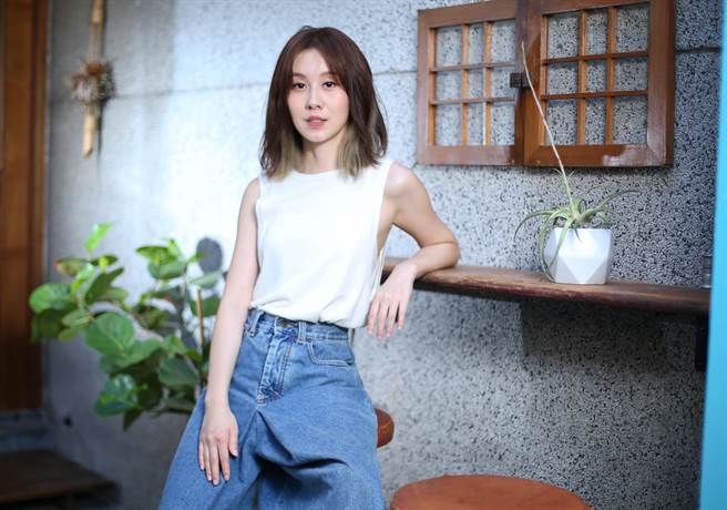 白安推出新专辑《没有人写歌给你过吧》大获好评。（陈俊吉摄）