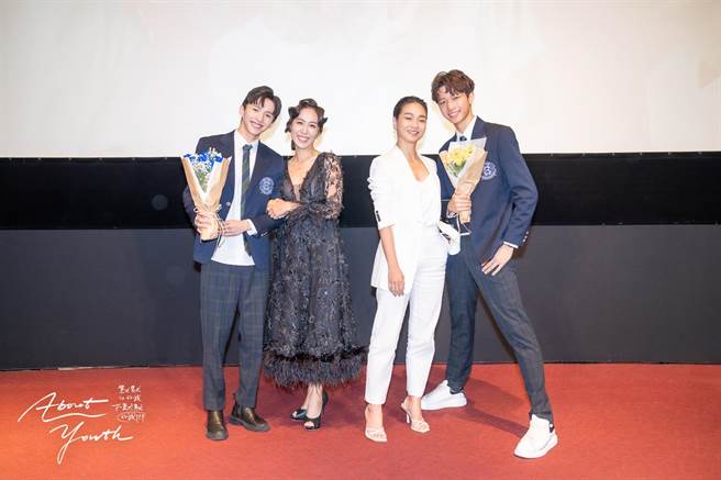 张诗盈（左2）、陈雪甄（右2）惊喜现身首映会，令男主角沈骏（左）、李振浩（右）又惊又喜。（大慕可可、bilibili提供）