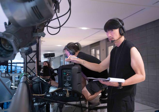 俞凡鏮在潘黛丽玩转时尚人生纪念会的工作侧拍。（吴松翰摄）