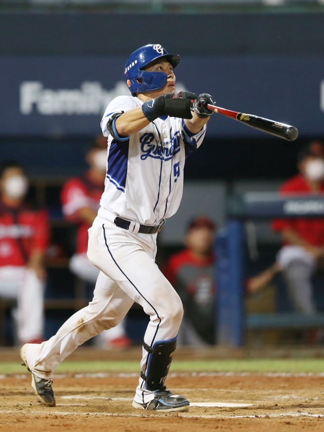 富邦悍将戴培峰相隔790天再度开轰。（杜宜谙摄）