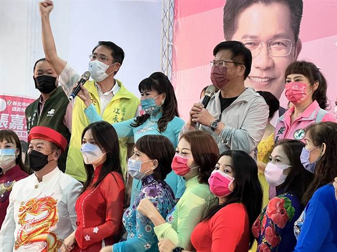 民进党新北市长参选人林佳龙、立委江永昌到场助选。（李奇叡摄）
