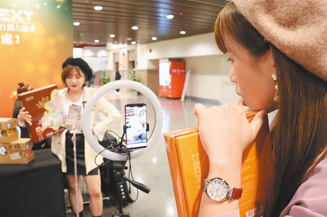 敢秀敢现就有机会成为网红，更可能加入伊林娱乐获得更多表演机会。（摘自臺北网红节脸书）