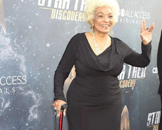 《星際爭霸戰》通訊官逝世 非裔女演員「太空葬」回歸浩瀚星河