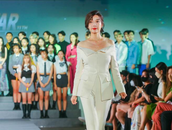 蔡淑臻担任评审，露香肩出席。（粘耿豪摄）