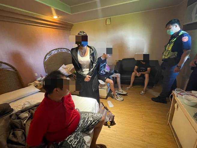 被控制的被害人机警传讯求救，彰化警分局获报后派员攻坚救下41岁的陈姓被害女子，并逮捕3名诈骗集团成员。（警方提供／吴建辉彰化传真）