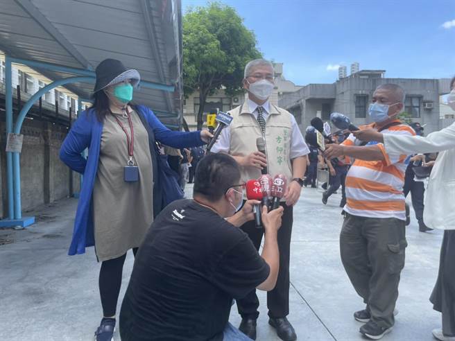 台南市长方仰寧表示，警察唯有先保护好自己才有能力去保护民眾的生命财产及安全。（李俊淇摄）