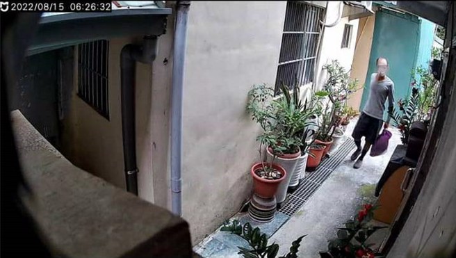 古姓男子数月前在旗津地区涉及多起窃案，又回到旗津的大小巷弄里穿梭，形迹可疑遭警逮捕。(警方提供)