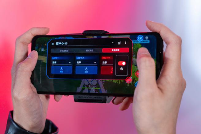 ROG Phone 6 Pro搭载独家AirTrigger 6，拥有超音波触控、体感感测与风扇专用键 3种感应模式、支援超过20种游戏手势，玩家能根据习惯自行设定。（石智中摄）