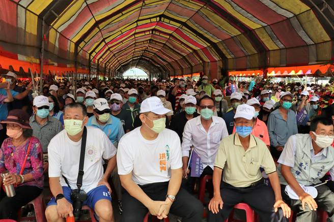 成立大会上只有议长刘陈昭玲到场祝贺，市民代表、里长、社区理事长都以马公地区为主，几乎没有看到其他5乡政治人物到场。（张茂雄摄）