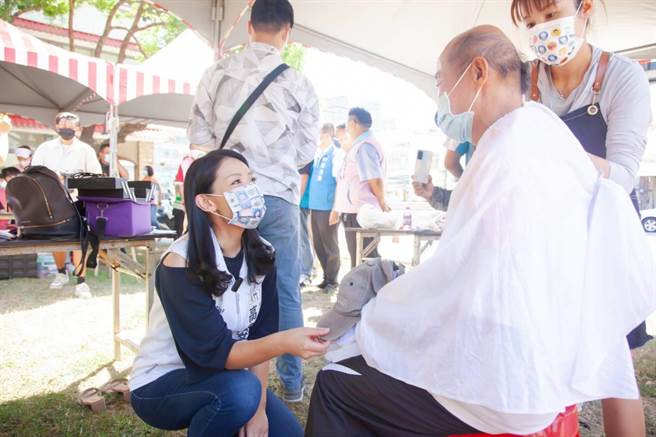 民眾党新竹市长参选人高虹安27日参加「守护弱势・成就无碍」社区身心障碍者关怀活动，并提出身障权益相关政见。（高虹安团队提供／王惠慧新竹传真）