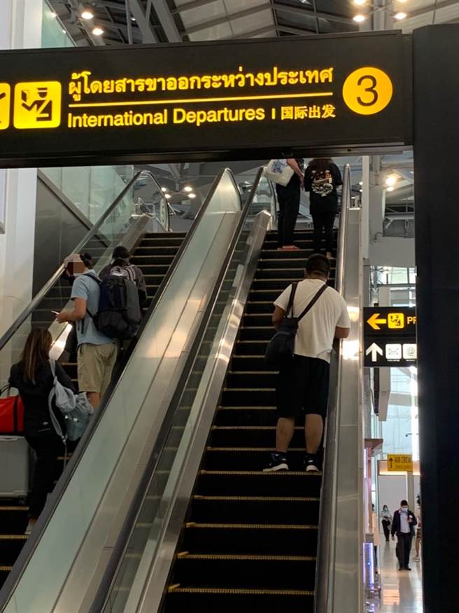 移民署协助逃出的民眾从泰国返台。（移民署提供）