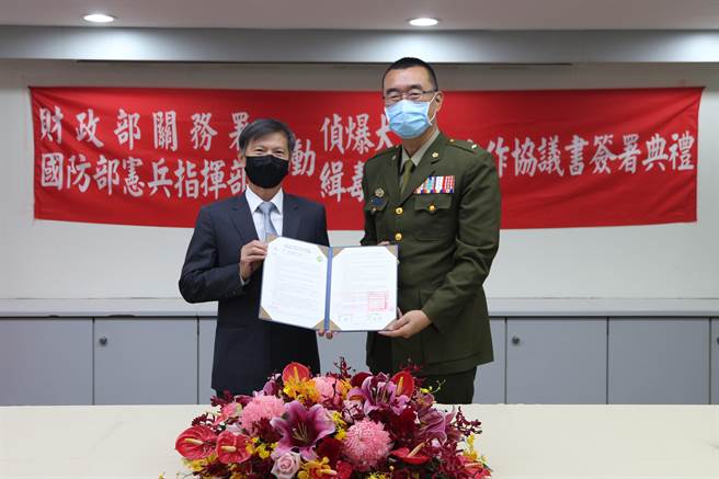 海关与国防部宪兵指挥部签署合作协议(图／关务署提供)