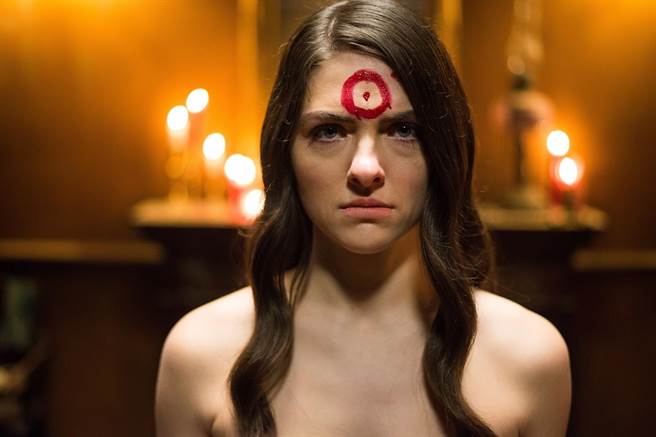 辛妮克莱文第一次参与恐怖片演出。（车库娱乐提供）