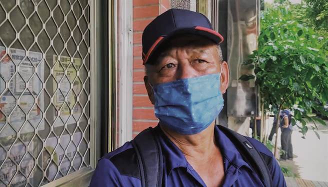 当地法治村村长叶阿良昨天上山协寻，他说一线天岔路指标明显，不太可能走错，就算来回总时程也只要2个小时，但他们却连走8小时还走不到，差太多了。(读者提供)