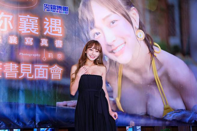 林襄今出席签书会，吸引近千名粉丝到场见女神。（罗永铭摄）