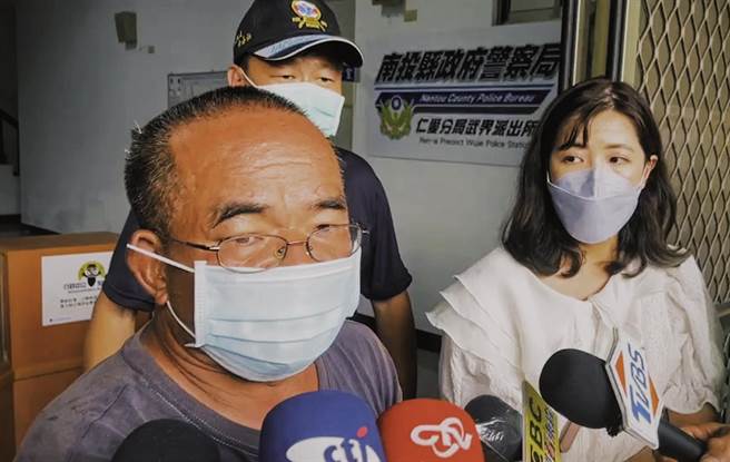 纪姓工班则说，当天导游领错路，一直叫他们走浊水溪下面，最后找不到往上的路，直到傍晚步行到浊水溪与清水溪的交界处，因为天色逐渐变暗就不敢再移动。(民眾提供／吴建辉彰化传真)