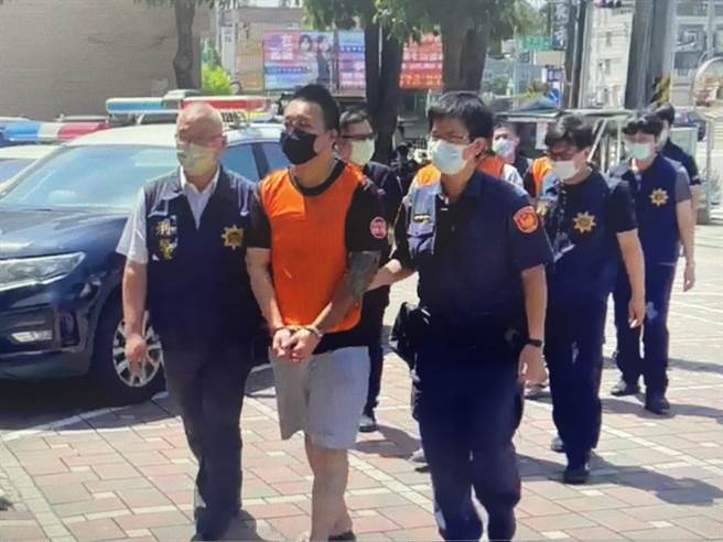 警方获报后，将涉案的施姓男子等5人逮捕带回侦办，讯后依妨害秩序、伤害、毁损罪移送侦办。(警方提供／林雅惠高雄传真)
