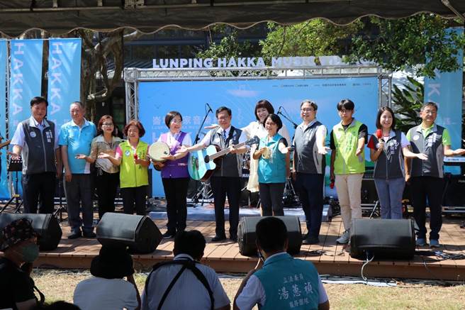 桃市府客家事务局举办首届「崙坪客家音乐村-HAKKA谣谣」，客语音乐盛会今明2天热闹开村。（蔡明亘摄）