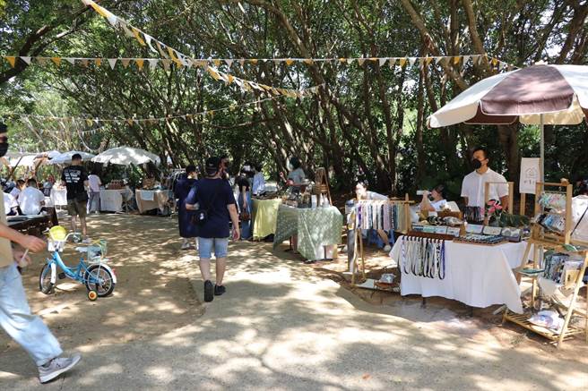 崙坪客家音乐村也设有客音市集。（蔡明亘摄）