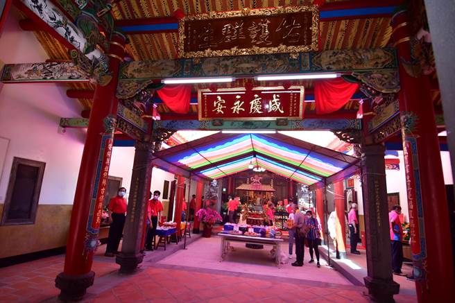 彰化县歷史建筑大城咸安宫，香火传承距今已经201年，至日治昭和时期重修成现今格局。(吴建辉)