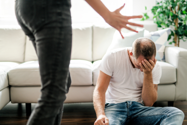 卫福部家庭暴力通报统计，包括婚姻、离婚及同居等亲密关系暴力中的男性被害人在2011年时仅占11.5％，但去年已增为21.7％。(示意图/shutterstock)