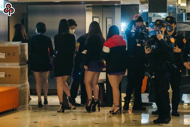 劳动部近日邀集人力银行业者开会，并决议9大高风险国职缺原则不可刊登，并下架涉及博奕、8大行业等工作，也针对高风险工作内容逐一审查。（报系资料照）