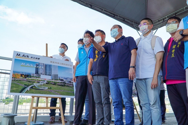 侯市长率捷运局分享捷运开发经验。（图／新北市政府捷运局提供）