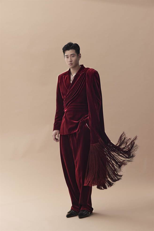 周兴哲演唱会造型设计加入希腊罗马元素。（星空飞腾提供）