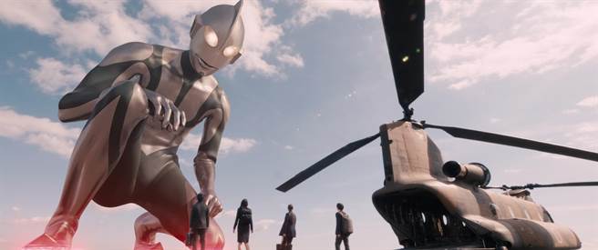 《新．超人力霸王》拍摄现场动用十数台摄影设备。（野兽国提供）