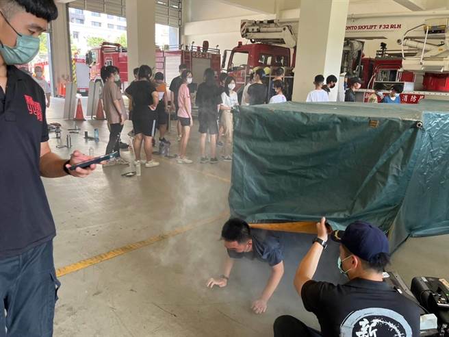 所有课程都由优秀的教官团带领。（新北市消防局提供／李奇叡新北传真）