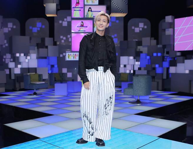 炎亚纶以演员身分在《36题爱上你》上接受访谈。（公视提供）