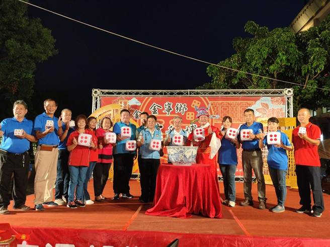 「金门中秋博状元饼」年度大戏之一「乡镇博饼赛」今天在5乡镇同步登场之七。（县府观光处提供）