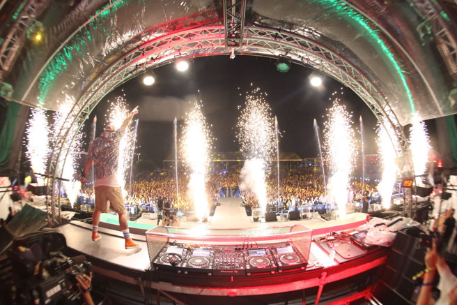 现场水柱喷到约5层楼高。（太平传播提供）