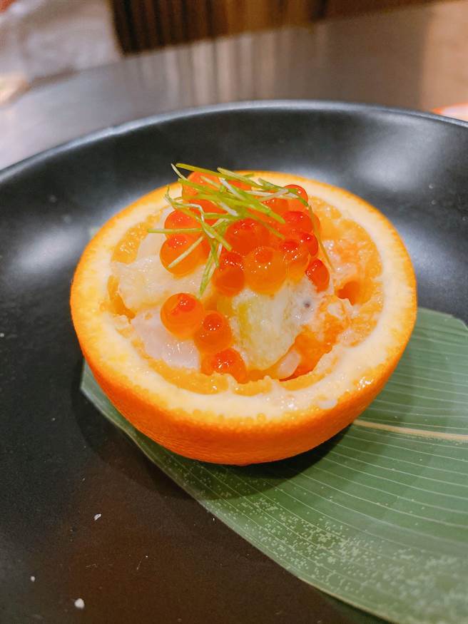 水果海鲜盅。(洪秀瑛摄)