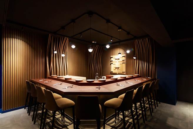 日料吧台区充满时髦摩登之美。(blu koi提供 )