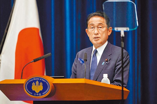 日本首相岸田文雄24日宣布，日本将重启閒置核电厂。图／路透