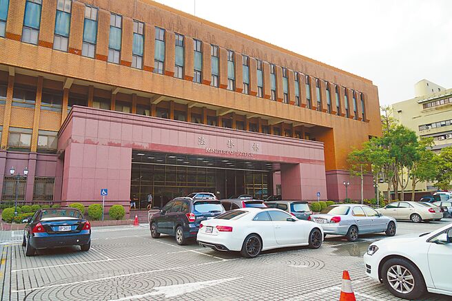 法务部（见图）订定「审核死刑案件执行实施要点」，规定只要死刑案件遇有声请再审、提起非常上诉、声请释宪，就暂不执行。（本报资料照片）