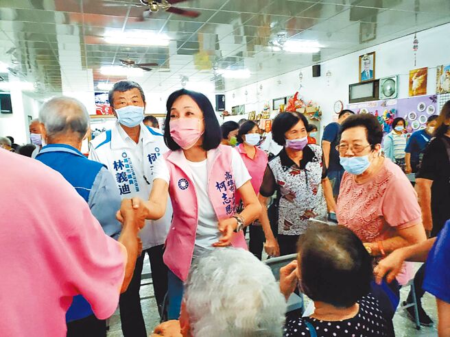 国民党高雄市长参选人柯志恩近日回防原乡，她26日先后参加茂林区、六龟区提名同志介绍会。（柯志恩竞选团队提供／洪浩轩高雄传真）