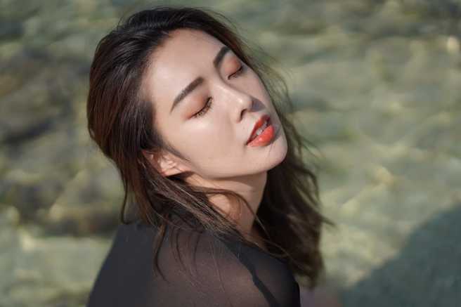 （Crystal Yang）曾選美比賽，因為外表神似王祖賢打開知名度。(圖/楊築晶 臉書)